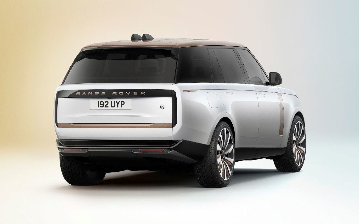 Comparison Land Rover Range Rover SV 2023 Vs Land Rover Range 
